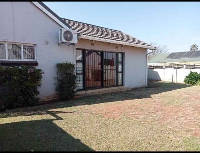 3 BEDROOM HOUSE FOR SALE IN WYCHWOOD